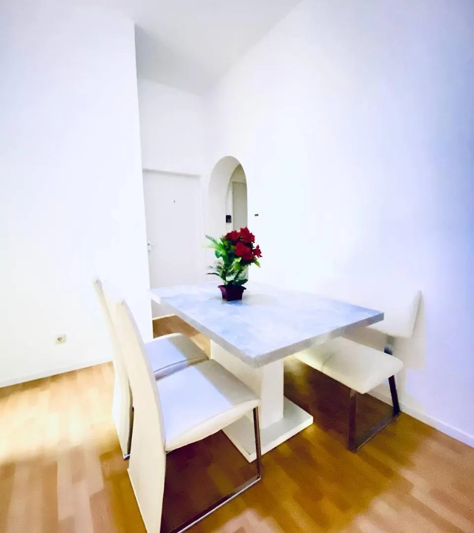 Spacious 4-Bedroom Apartment For Big Groups Vienna