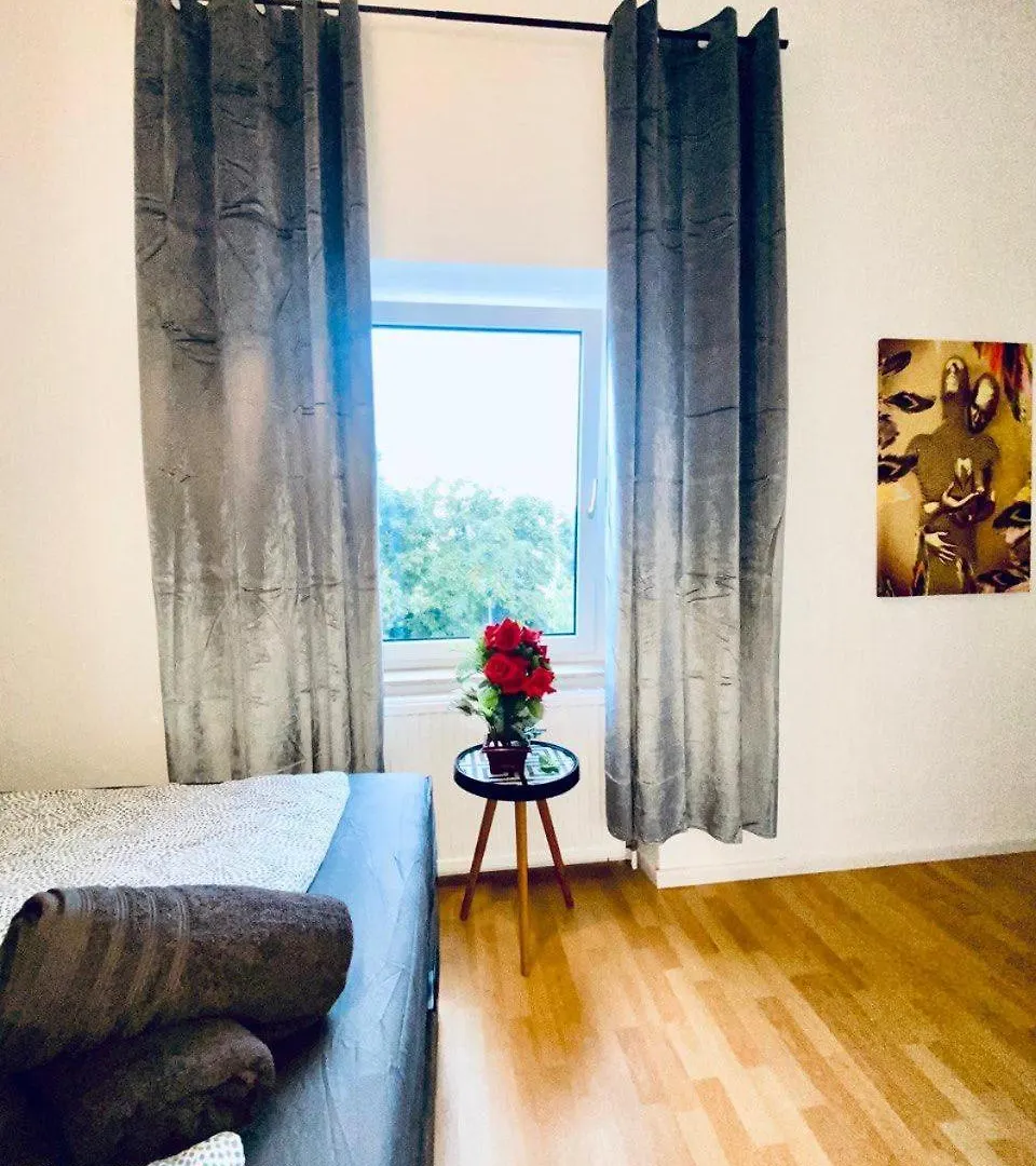 Spacious 4-Bedroom Apartment For Big Groups 비엔나 0*,  오스트리아