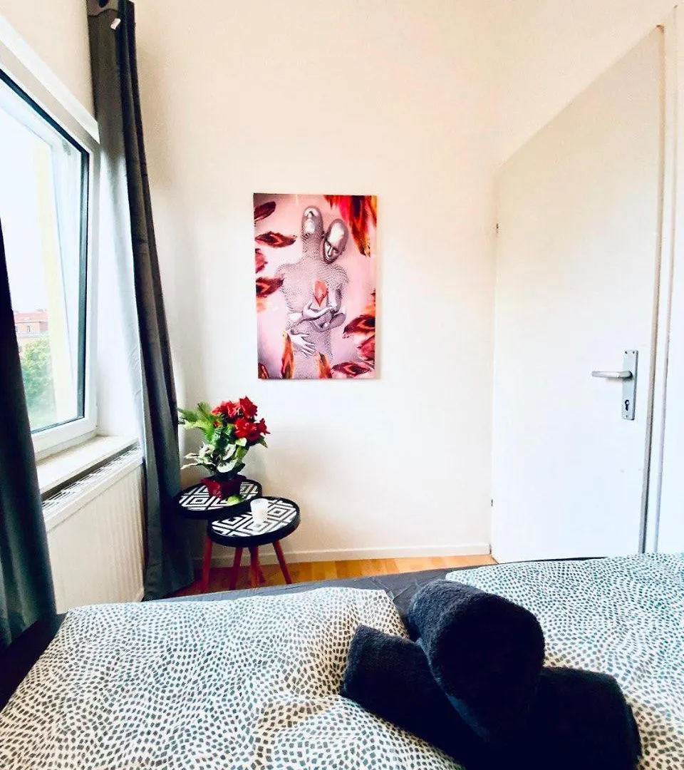 Spacious 4-Bedroom Apartment For Big Groups Wien