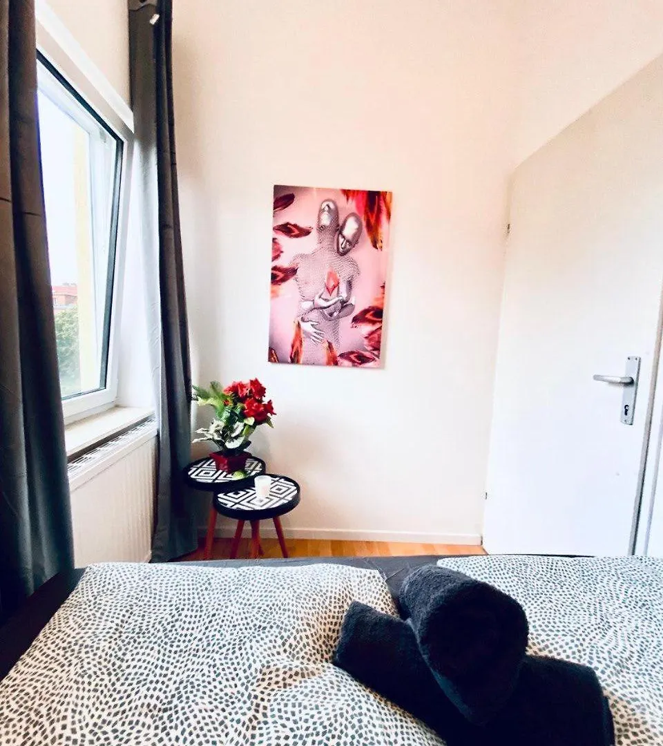 Spacious 4-Bedroom Apartment For Big Groups 비엔나 0*,  오스트리아
